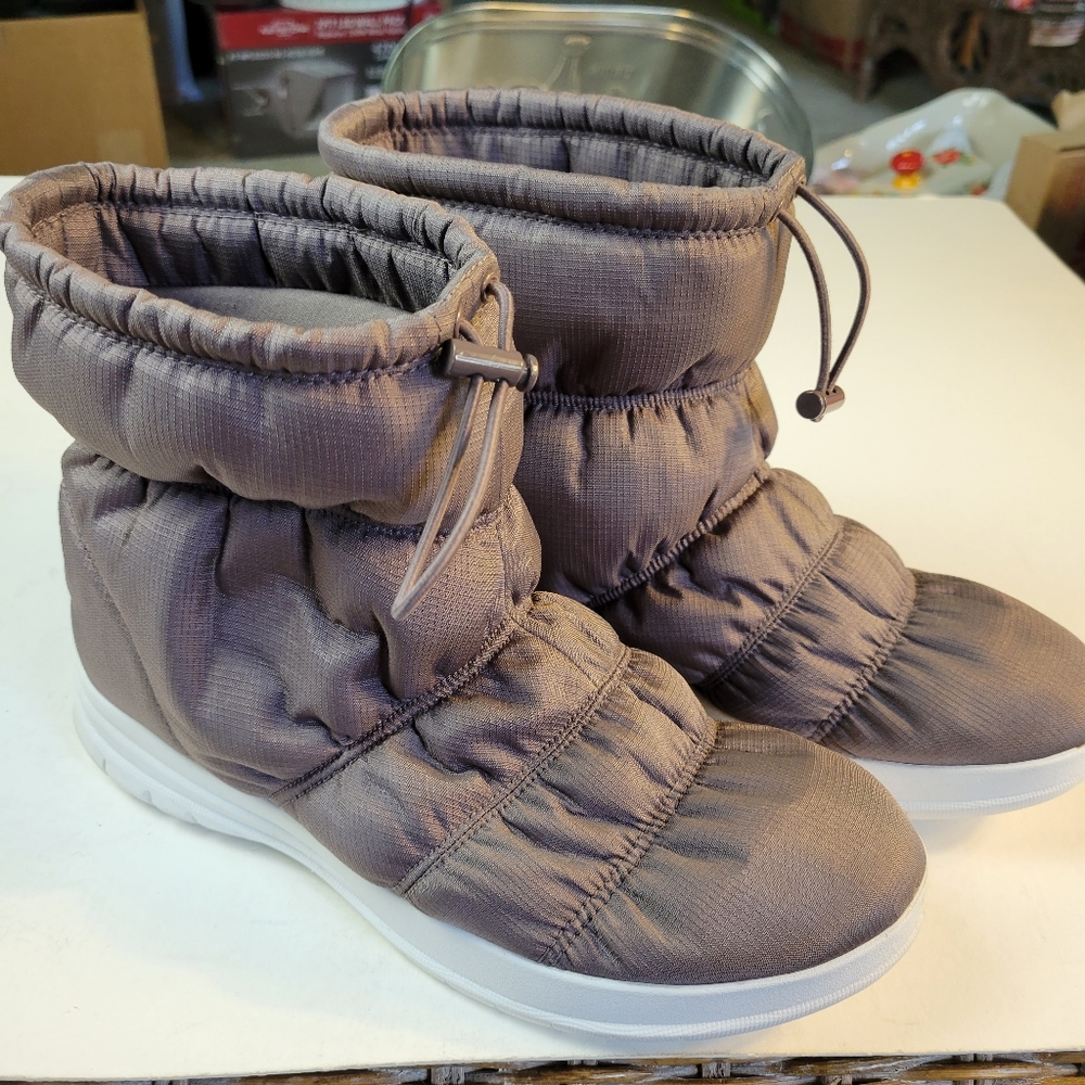 Fitflop Size 10 Grey Puffer Boots